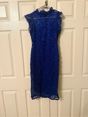 Elegant Cobalt Lace Midi Dress — Women's Sleeveless Cocktail Dress